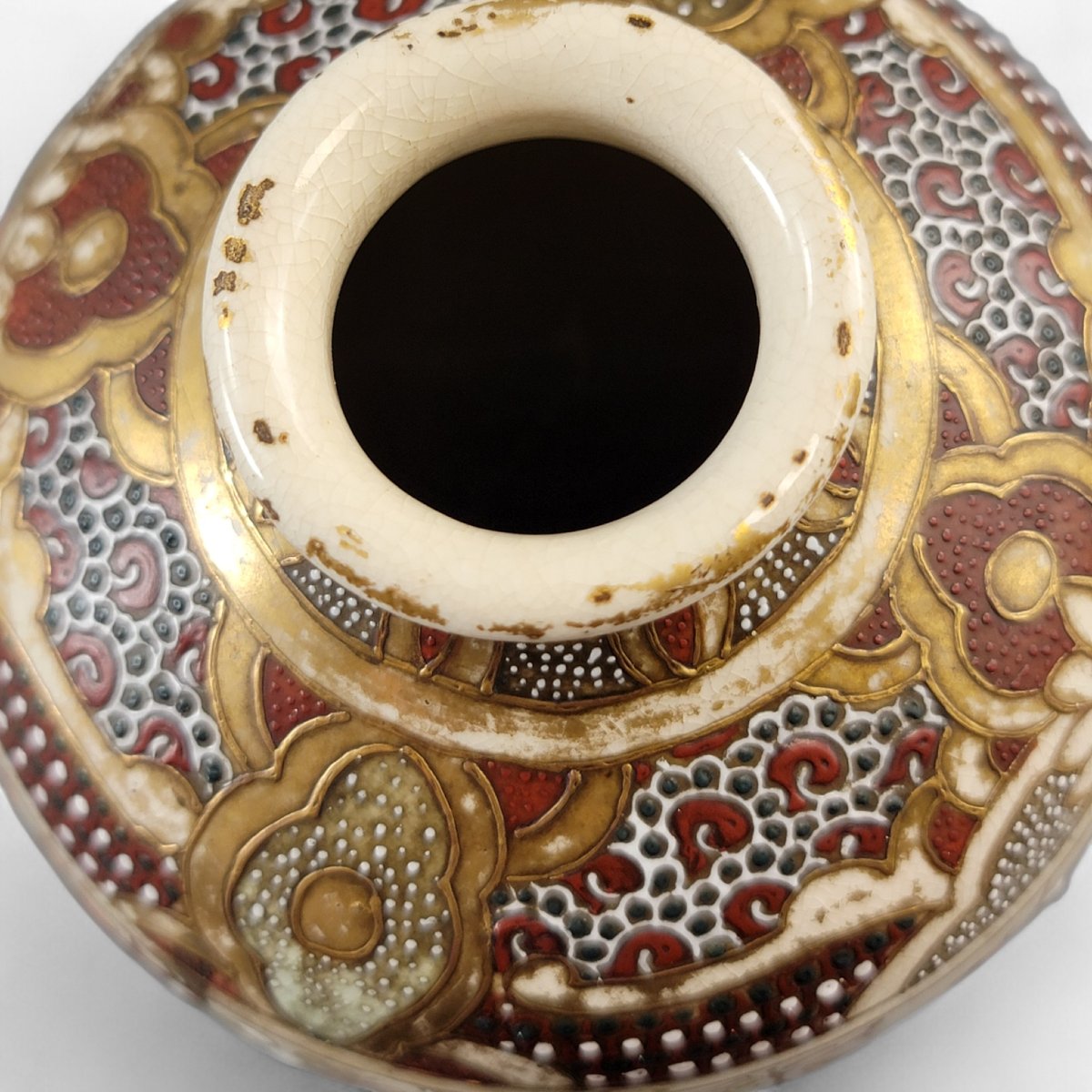 Paire de vases Satsuma Kyoto, grues et prunus, période Meiji vers 1890–1905-photo-3