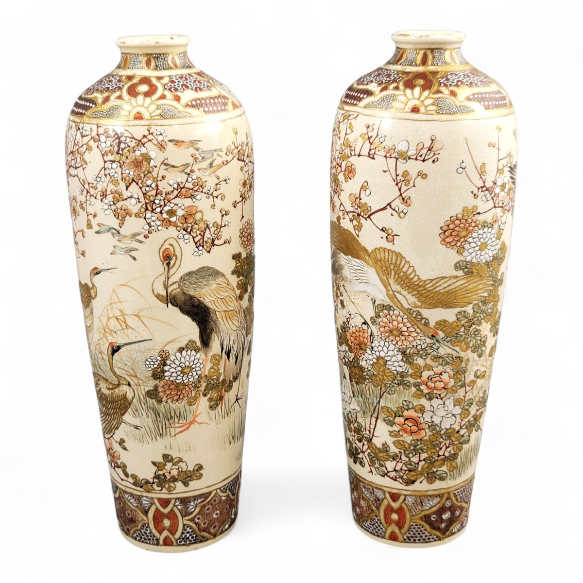 Paire de vases Satsuma Kyoto, grues et prunus, période Meiji vers 1890–1905