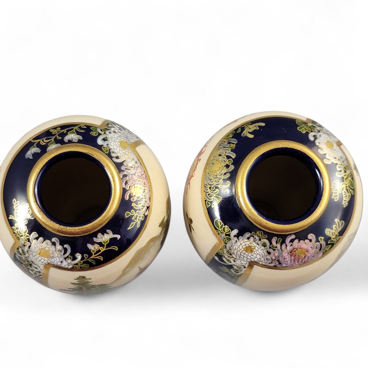 Pair Of Japanese Tashiro (田代) Satsuma-style Vases, 1920–30s — Immaculate Gilding-photo-3