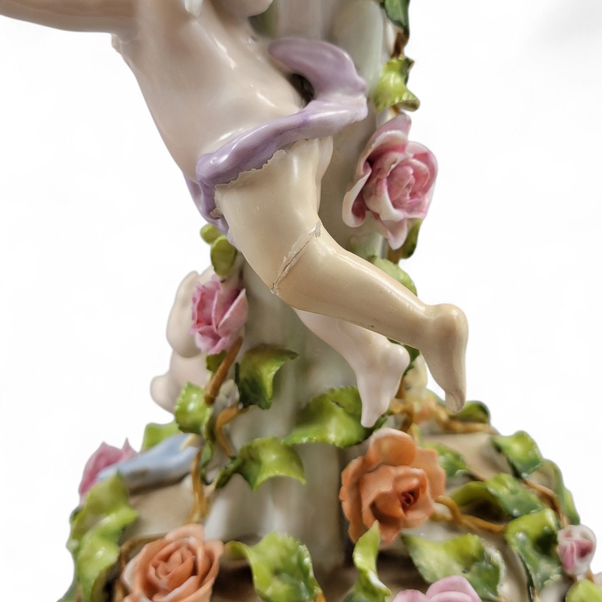 Grand centrepiece Schierholz Plaue avec putti et roses appliquées, vers 1907-photo-7