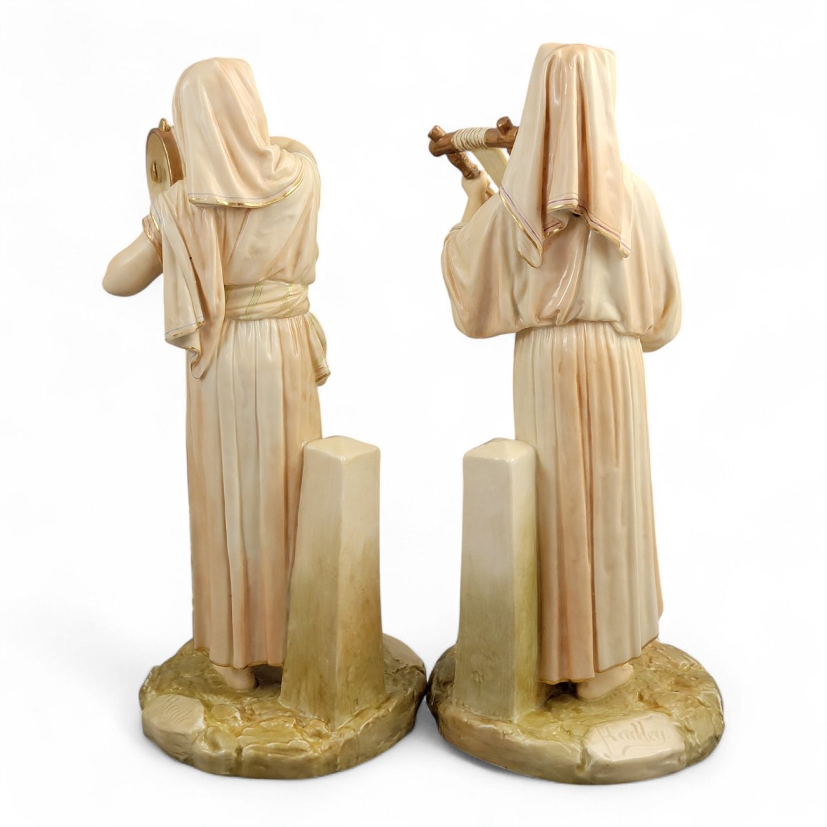 Grande paire de musiciens égyptiens Royal Worcester par James Hadley, 1893-photo-3