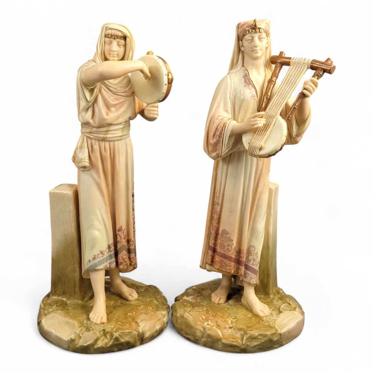 Grande paire de musiciens égyptiens Royal Worcester par James Hadley, 1893-photo-8