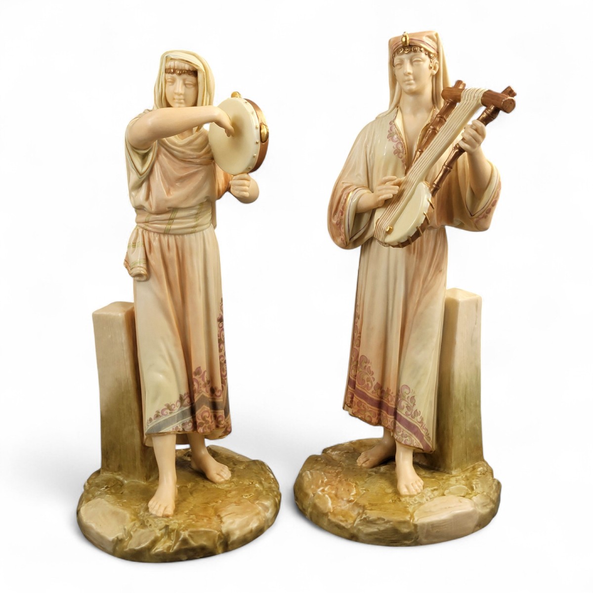Grande paire de musiciens égyptiens Royal Worcester par James Hadley, 1893