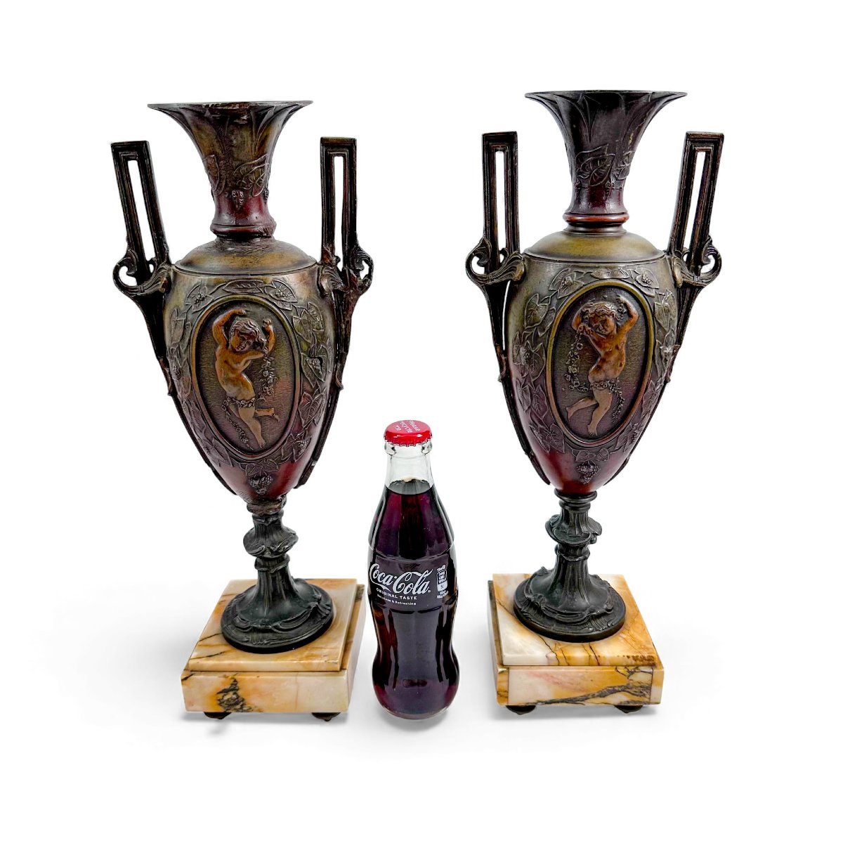 Paire de vases Amphora en régule, France XIXe siècle, sur bases en marbre-photo-1