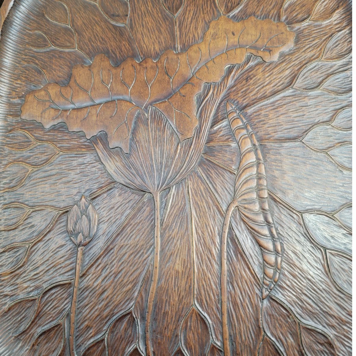 Plateau japonais en bois de keyaki sculpté au décor de lotus, période Meiji-photo-6