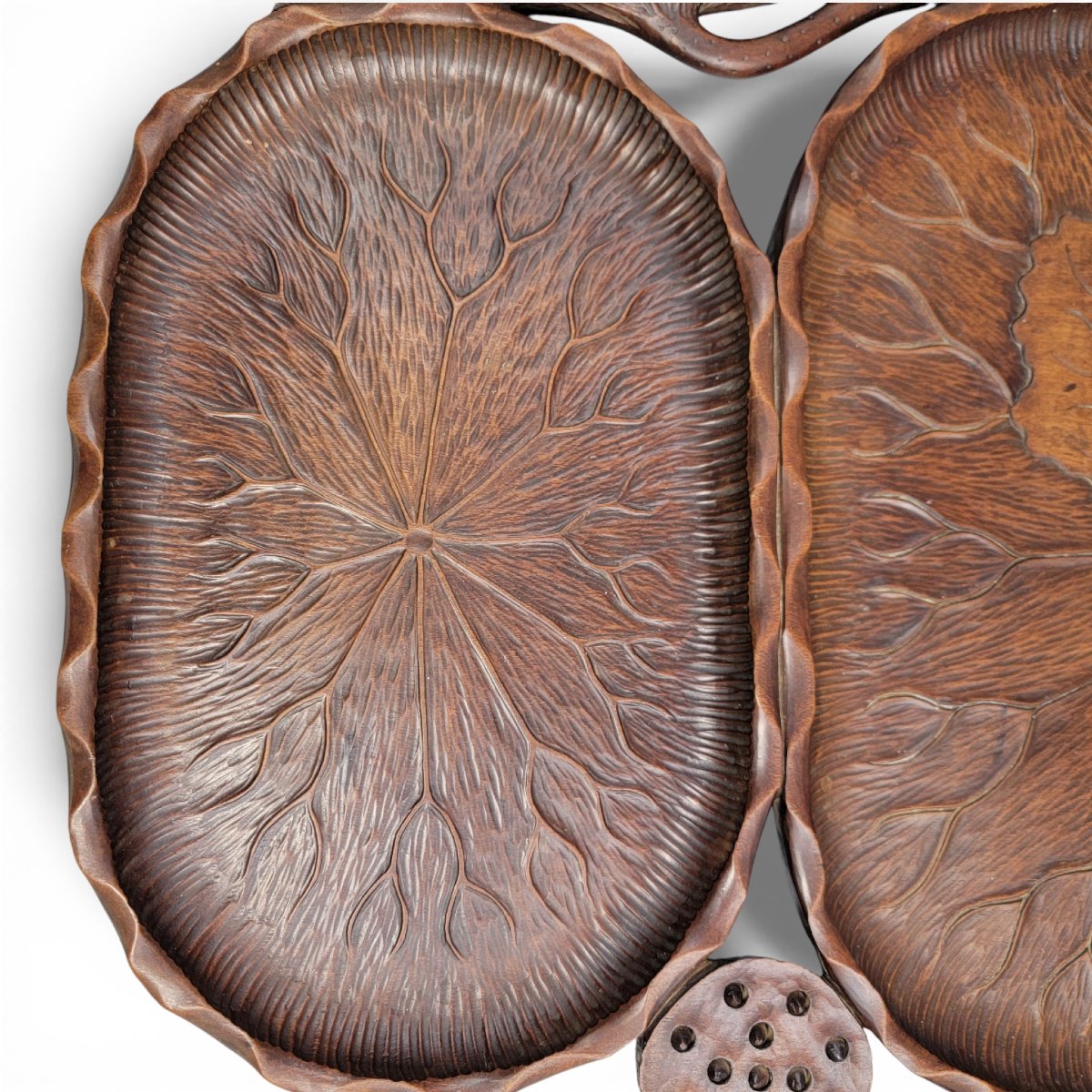 Plateau japonais en bois de keyaki sculpté au décor de lotus, période Meiji-photo-8