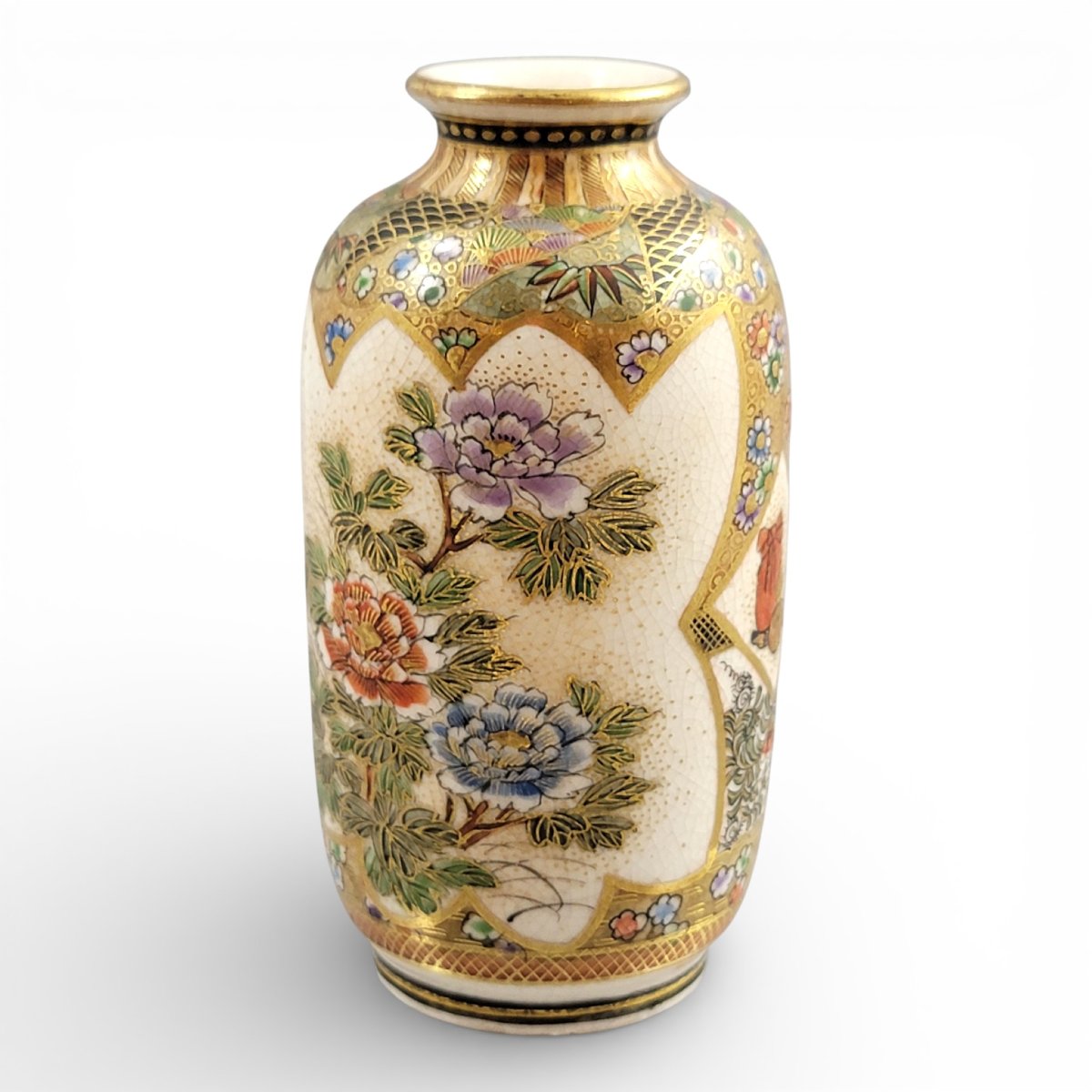 Japanese Satsuma Vase, Meiji Era, Family And Tea Scene, Gold Detailing-photo-1