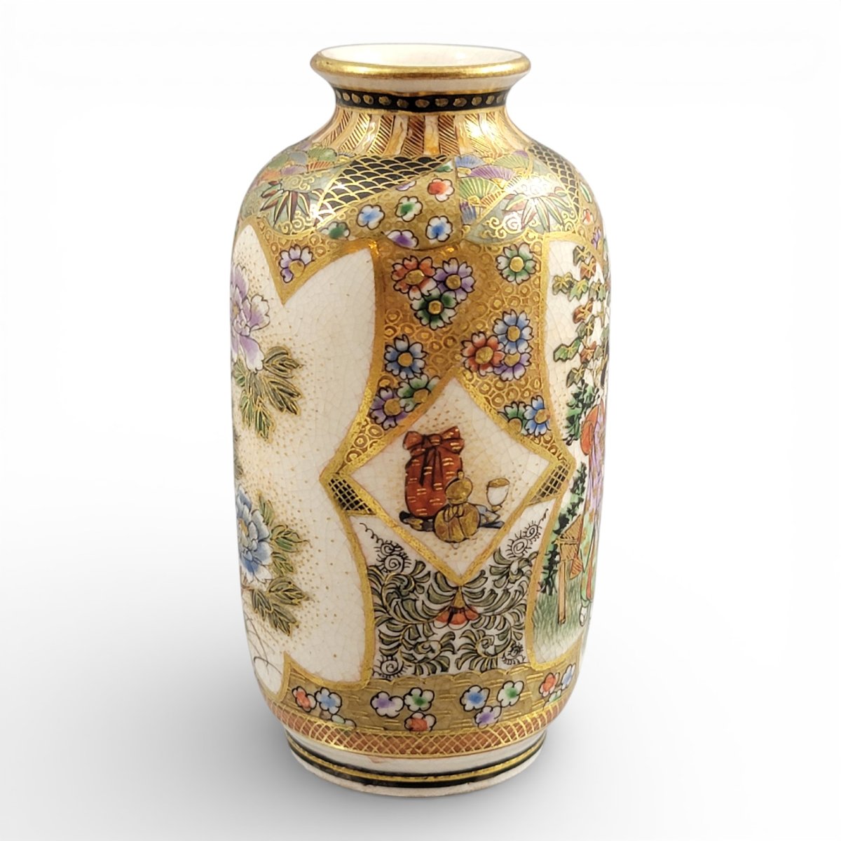 Japanese Satsuma Vase, Meiji Era, Family And Tea Scene, Gold Detailing-photo-2
