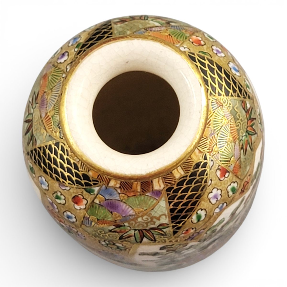 Japanese Satsuma Vase, Meiji Era, Family And Tea Scene, Gold Detailing-photo-3