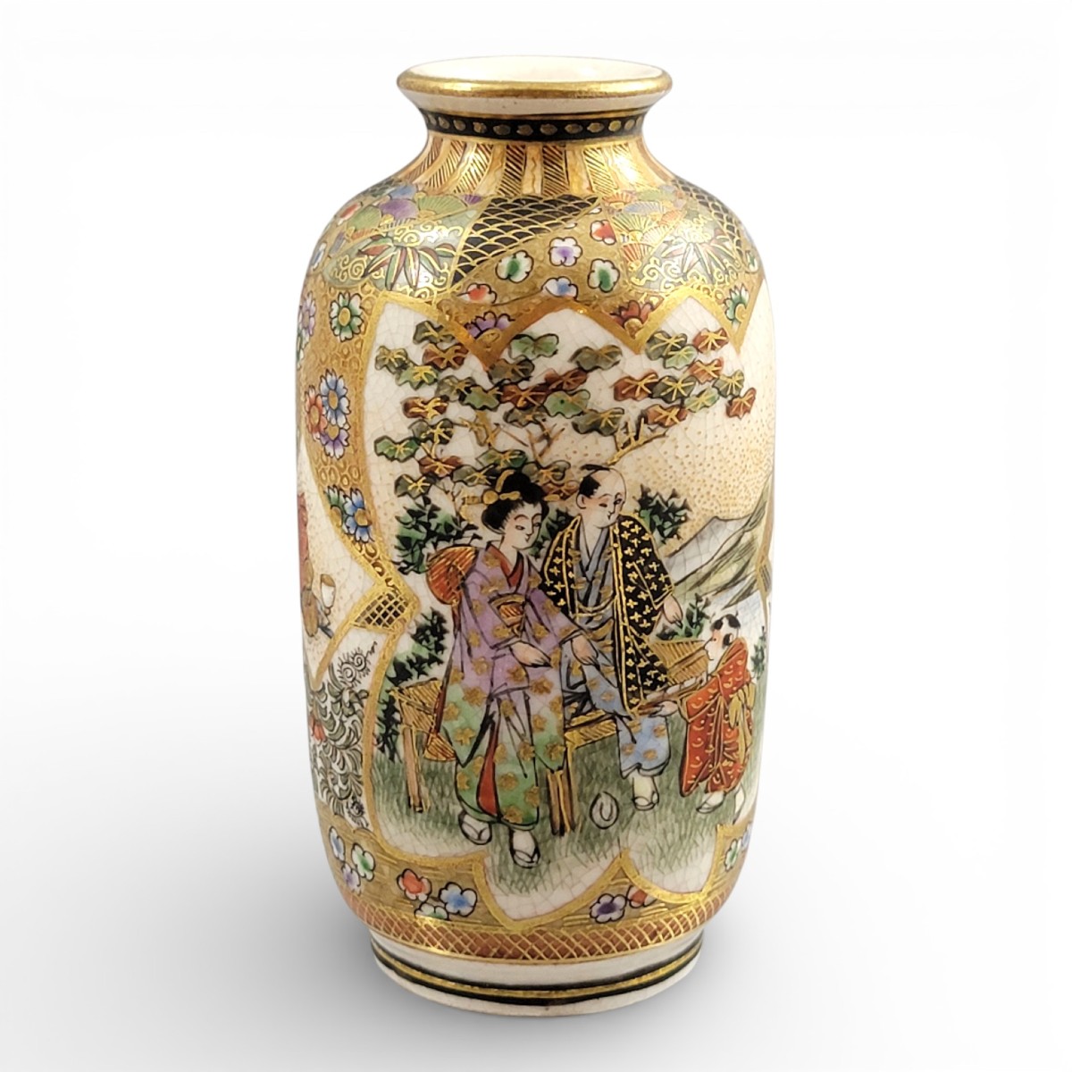 Japanese Satsuma Vase, Meiji Era, Family And Tea Scene, Gold Detailing