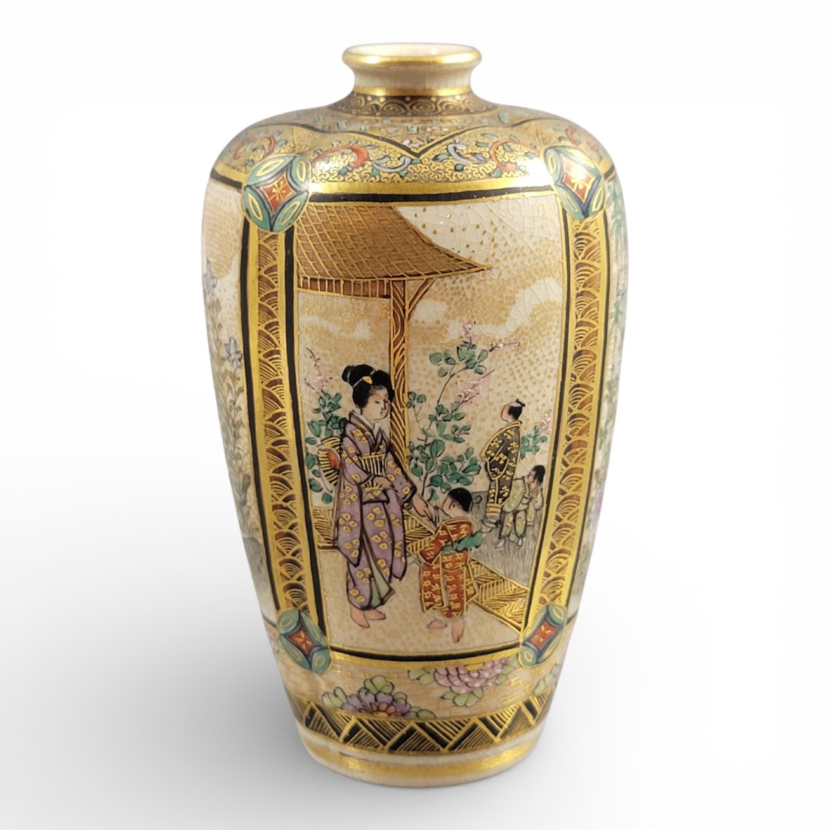 Vase miniature Satsuma à scène familiale, signé Chōsei, vers 1890-photo-2