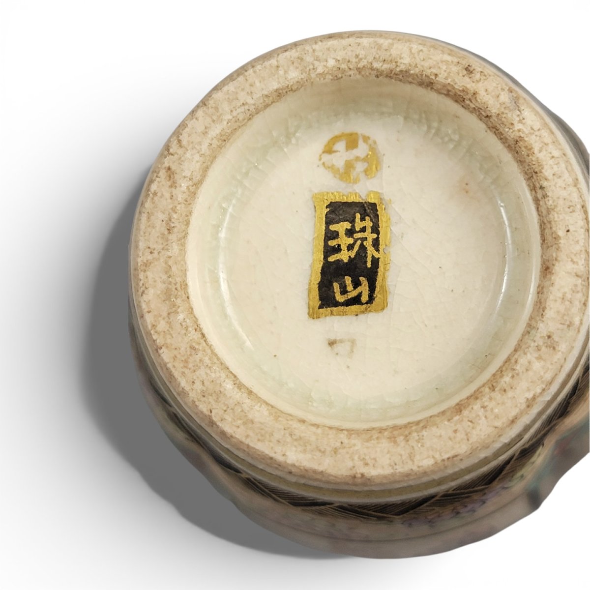 Vase miniature Satsuma à scène familiale, signé Chōsei, vers 1890-photo-6