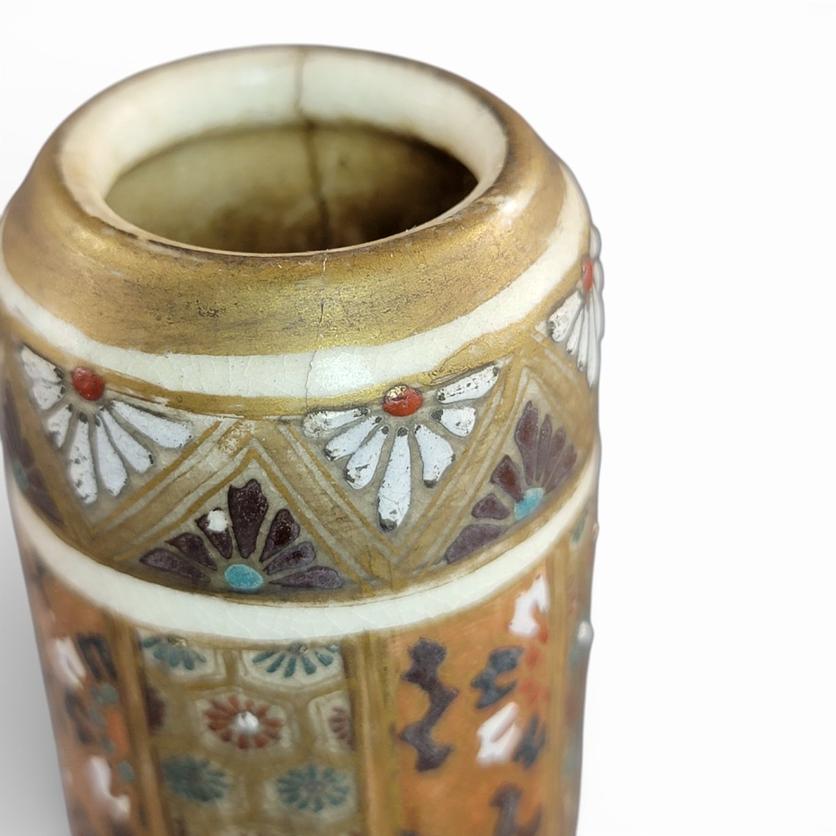 Paire de grandes vases Satsuma japonais, époque Meiji, décor moriage et or pointillé-photo-3