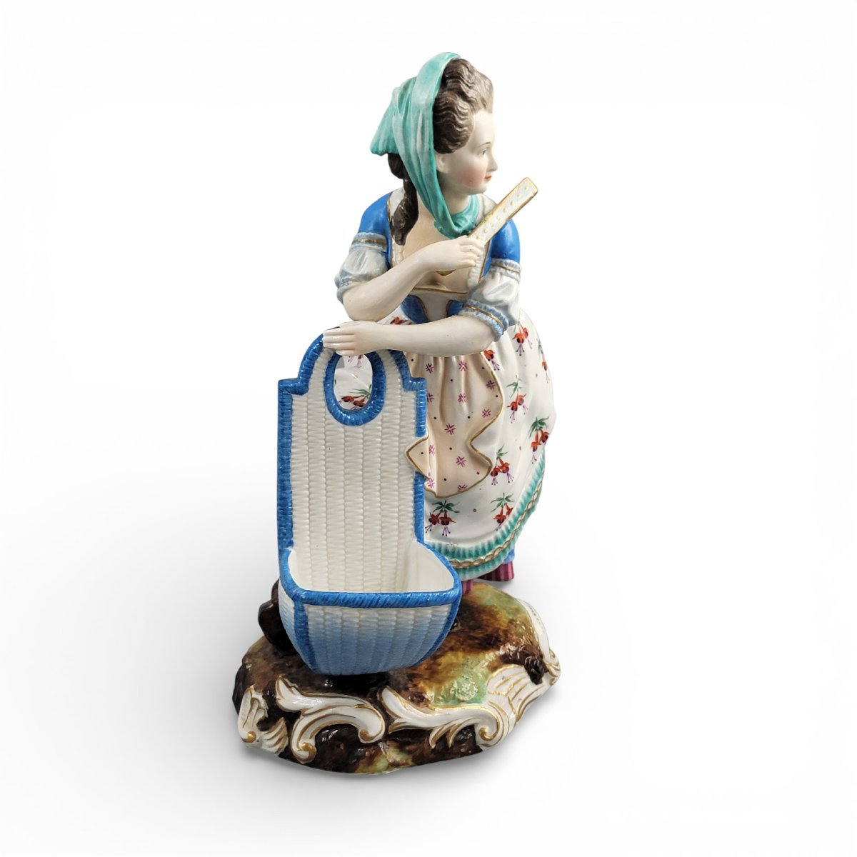Grande figure en porcelaine de Limbach, femme au panier, Thuringe, vers 1825-photo-7