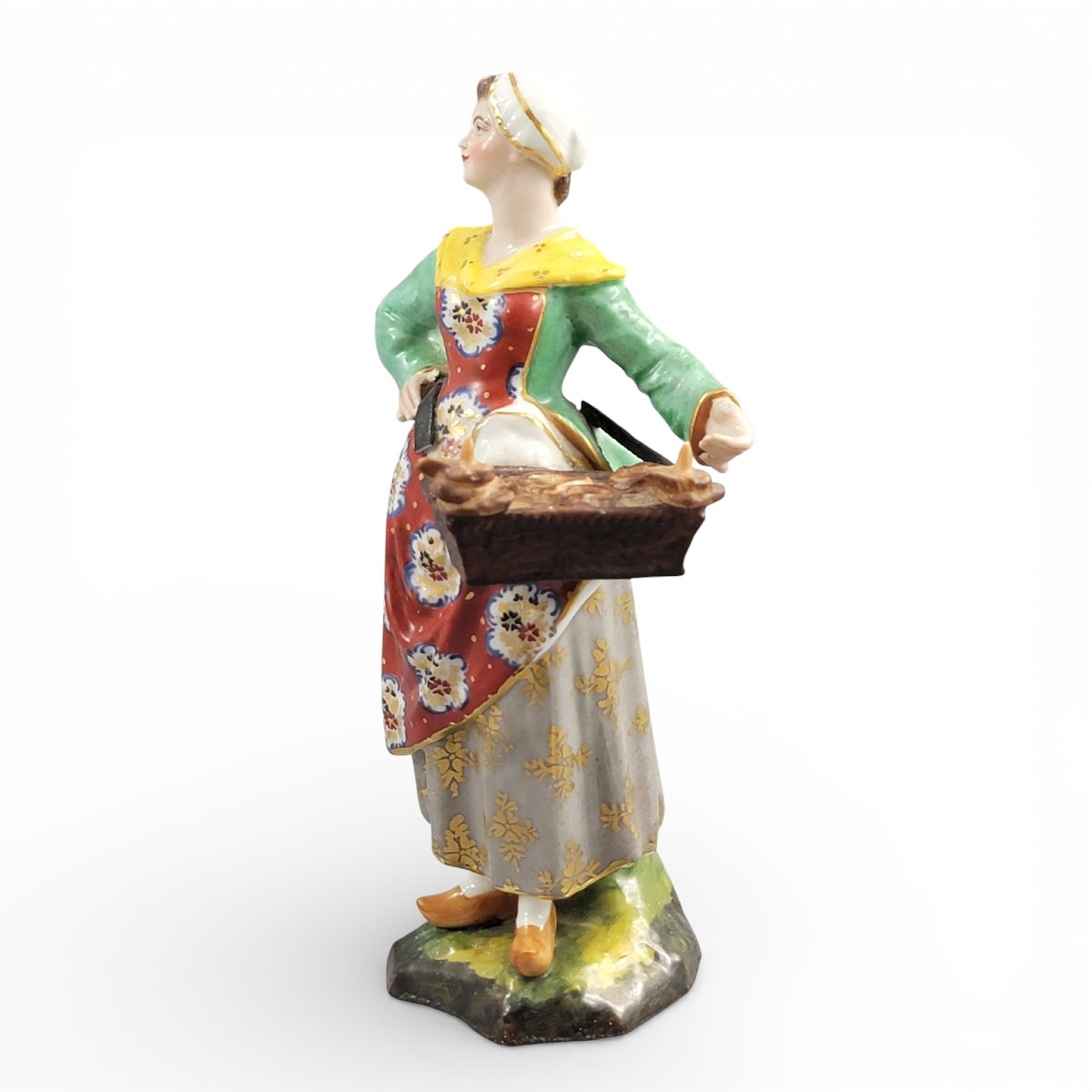 Figurine en porcelaine de Derby, marchande de pains, vers 1800-photo-2