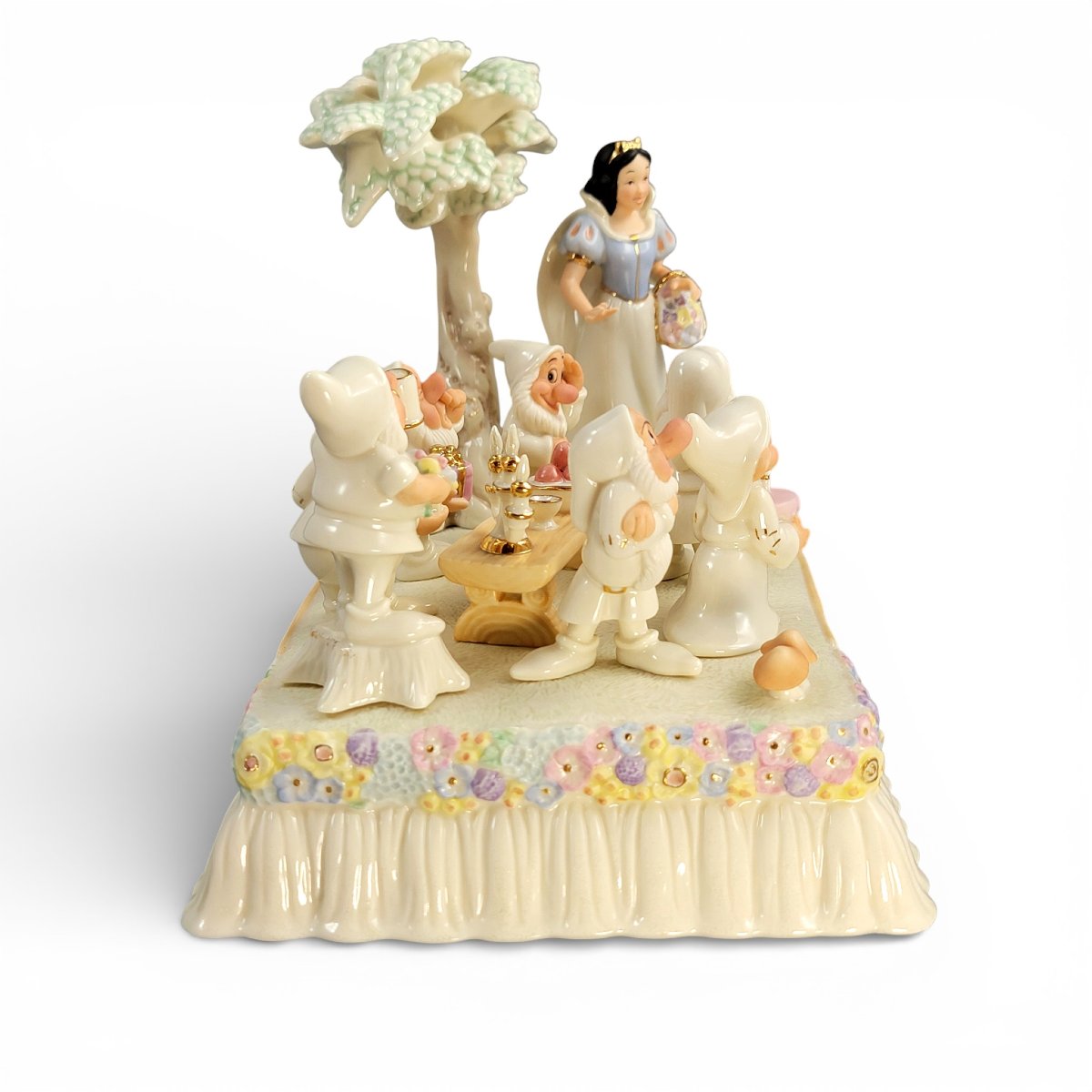 Groupe en porcelaine Lenox « Surprise pour Blanche-Neige », vers 1998-photo-4