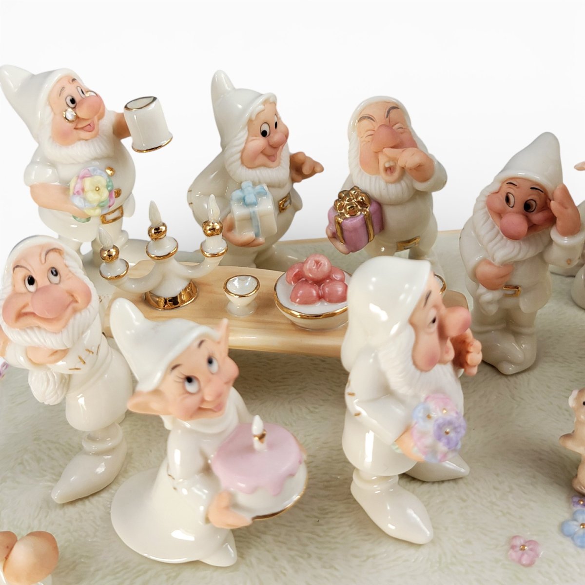 Groupe en porcelaine Lenox « Surprise pour Blanche-Neige », vers 1998-photo-5
