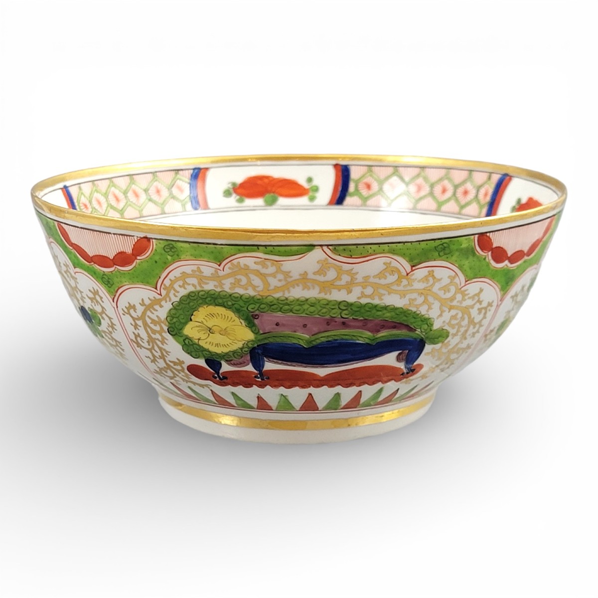 Coupe Worcester décor Dragon in Compartments, Flight Barr & Barr, vers 1815