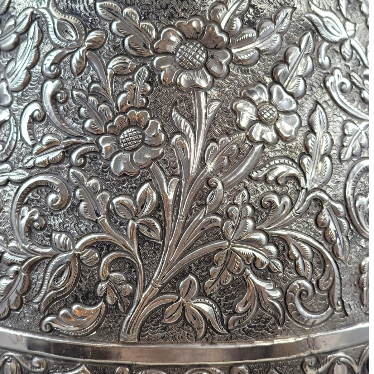 Grand vase balustre en argent indien, Kutch Gujarat, v. 1890–1910, 3012 g-photo-6