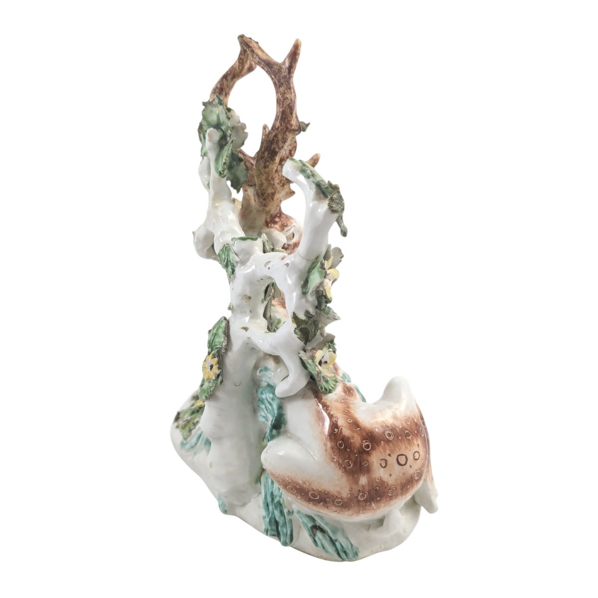 Figure en porcelaine de Derby représentant un cerf couché avec bocage, vers 1755-1765-photo-1