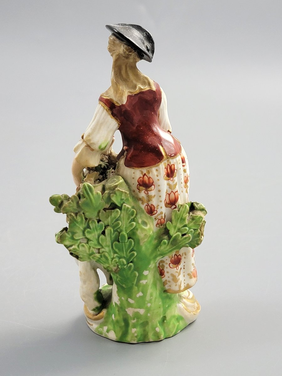 Derby, figure en porcelaine représentant une bergère avec agneau, vers 1756–1759-photo-4