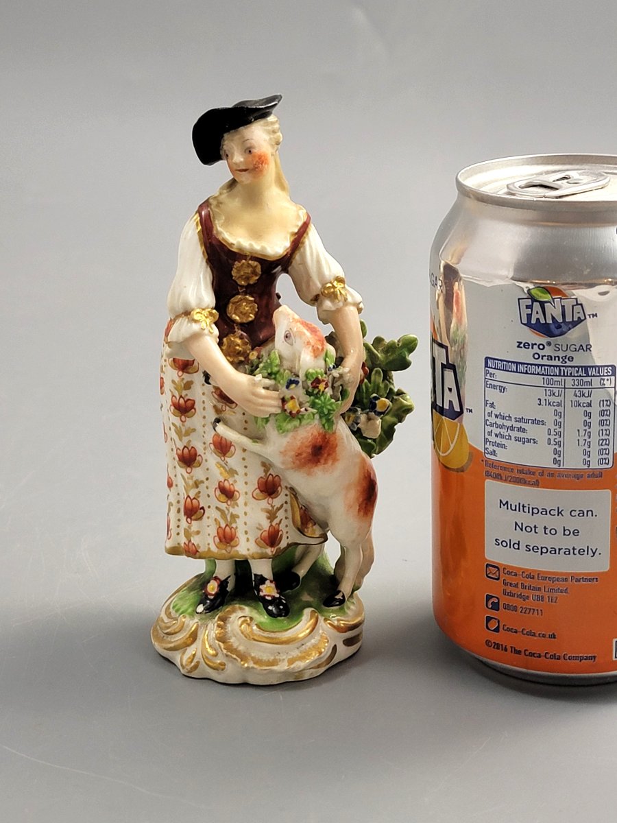 Derby, figure en porcelaine représentant une bergère avec agneau, vers 1756–1759-photo-5
