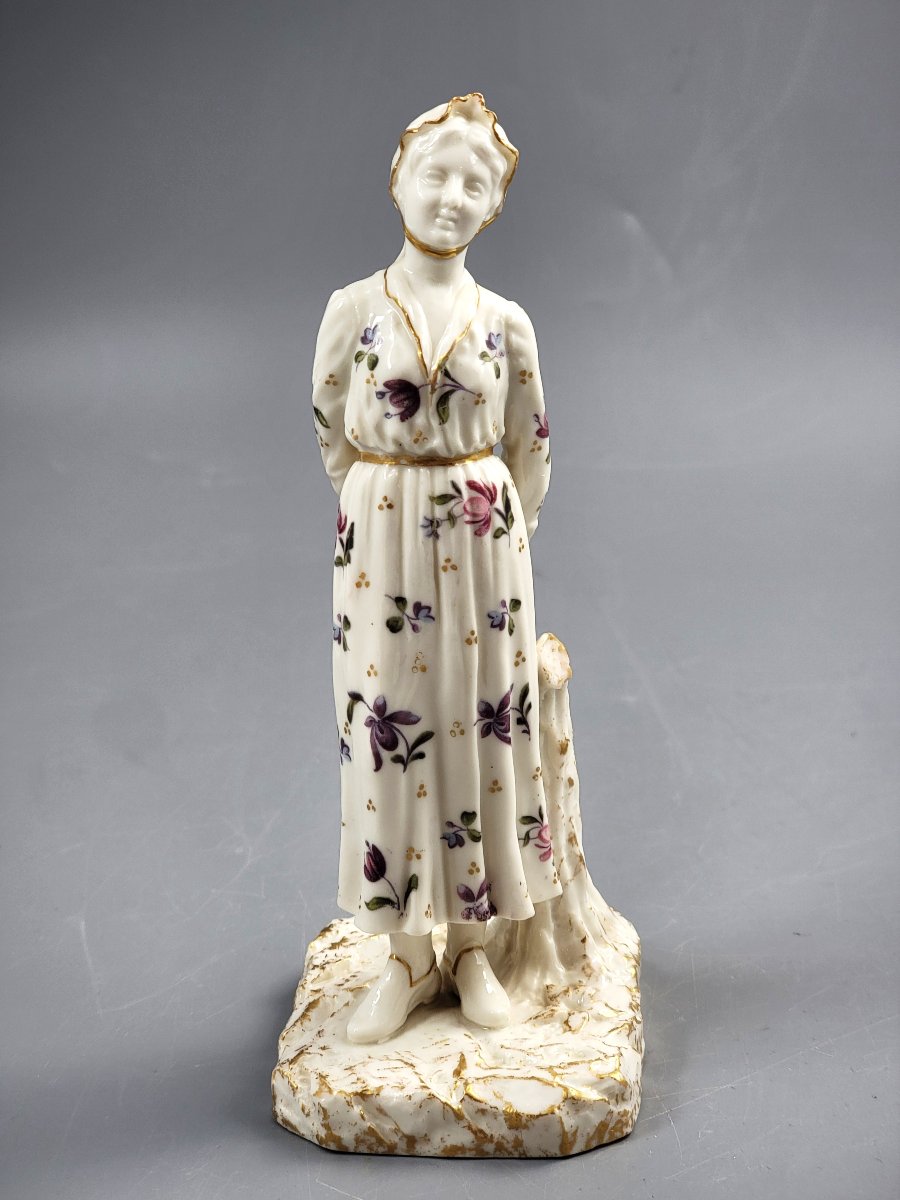 Royal Worcester Porcelain Figure Bonneted Woman, C.1920-photo-2