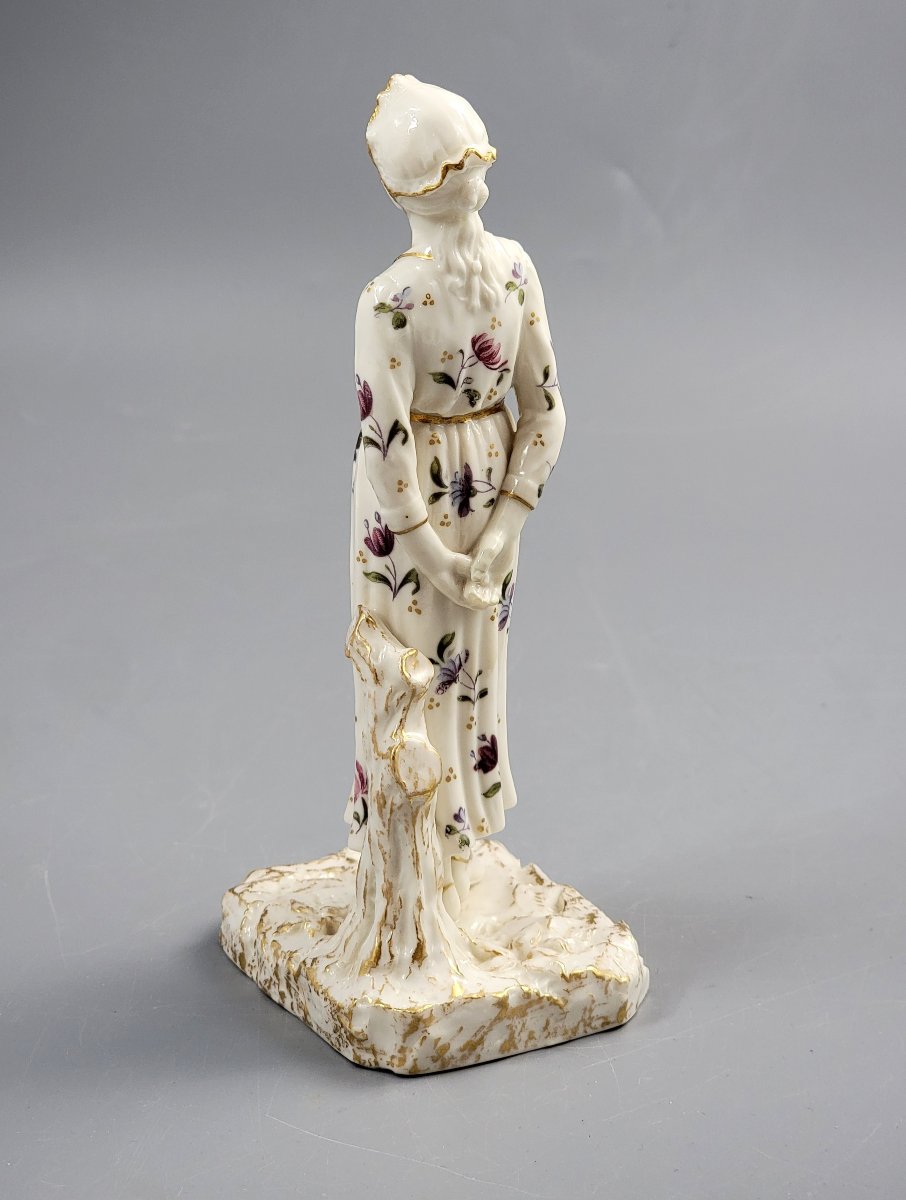 Royal Worcester Porcelain Figure Bonneted Woman, C.1920-photo-1