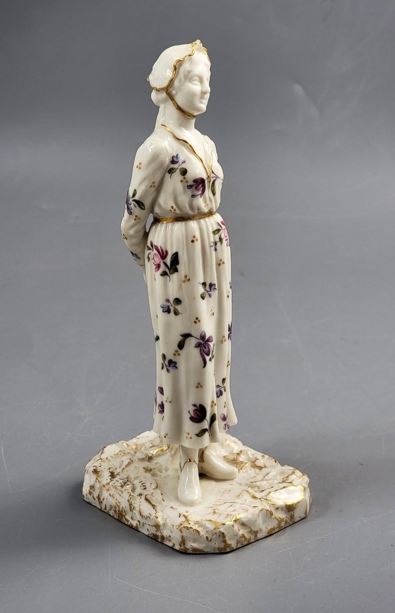 Royal Worcester Porcelain Figure Bonneted Woman, C.1920-photo-2