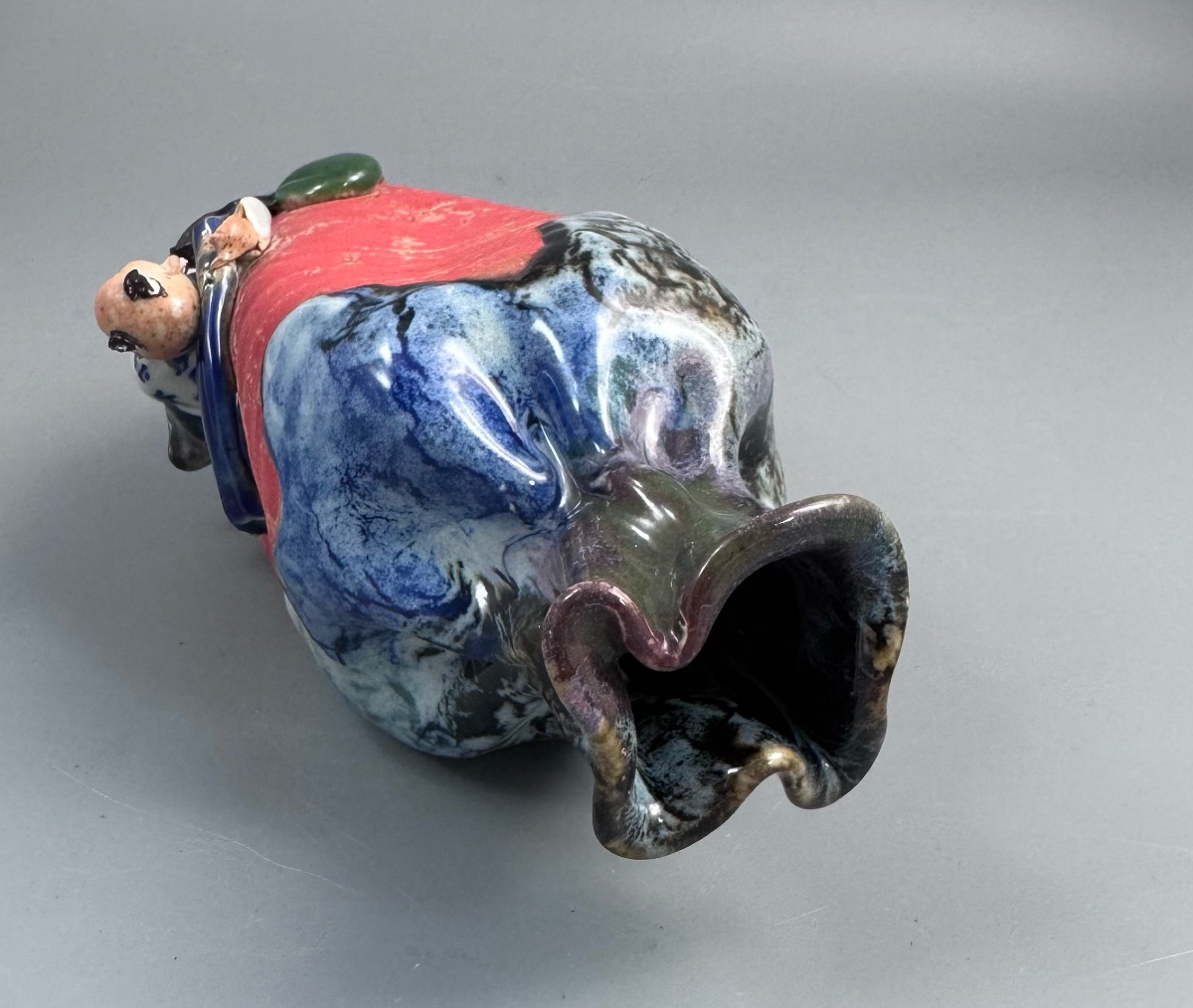 Vase balustre japonais en grès Sumida Gawa au karako en relief, signé Kōko — époque Meiji -photo-1