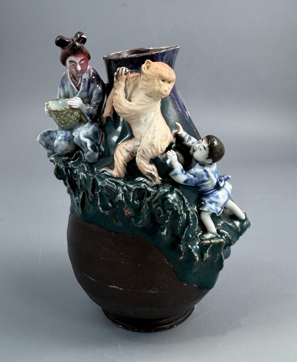 Sumida (隅田焼 / Sumida-gawa) Ovoid Vase Of Remarkable Ambition, Japan