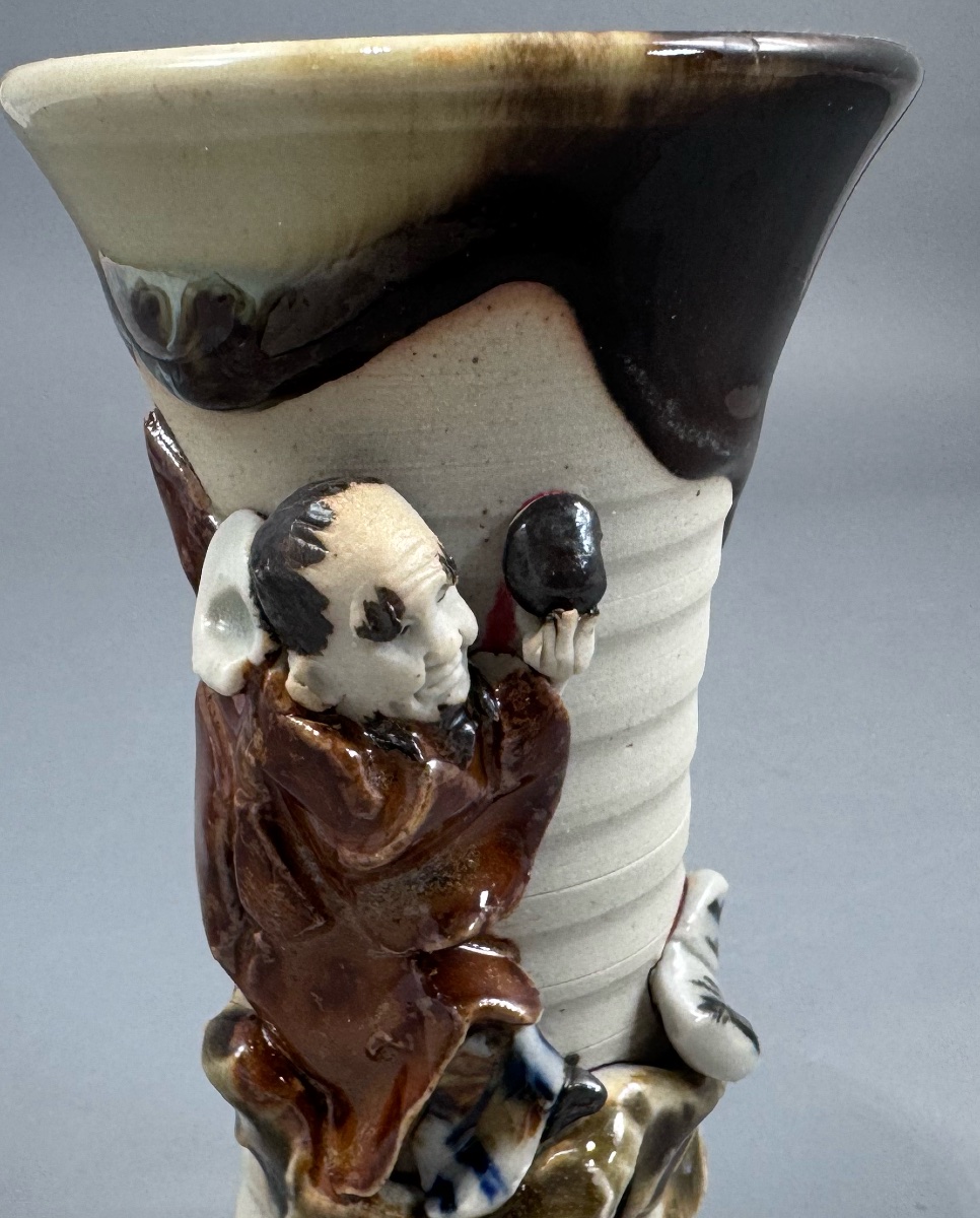 Sumida Gawa Stoneware Vase With Applied Rakan Figure, Signed Ryōsai, Meiji–taishō Period-photo-2