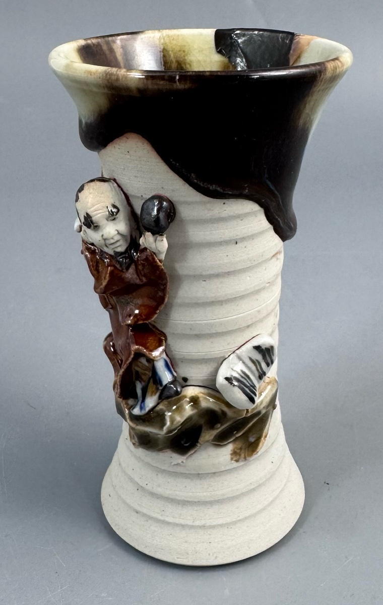 Sumida Gawa Stoneware Vase With Applied Rakan Figure, Signed Ryōsai, Meiji–taishō Period-photo-3