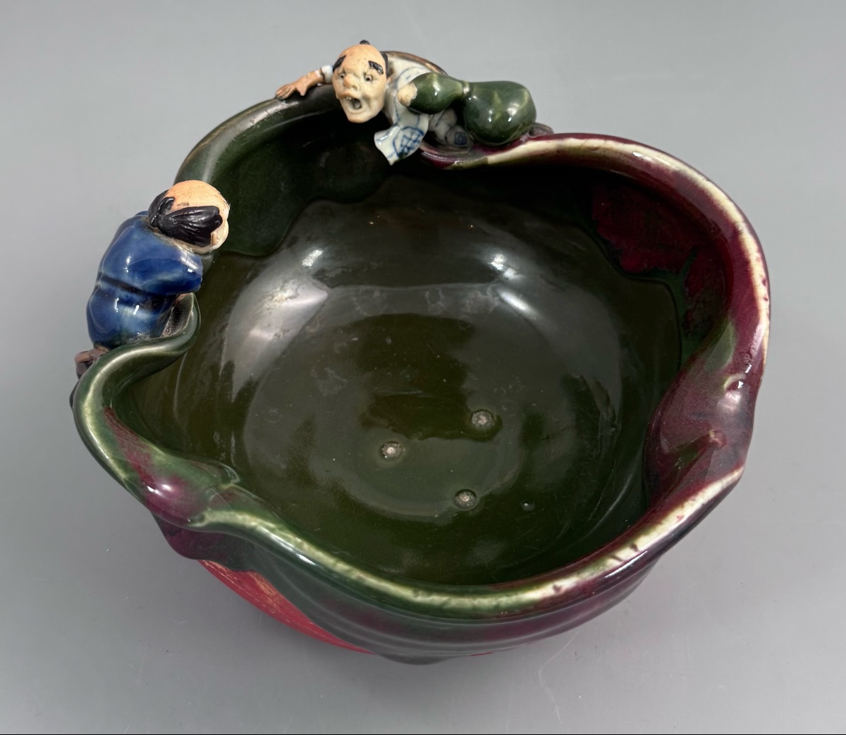 Sumida Gawa Pottery Suiban / Brush Washer With Two Climbing Figures, Signed Kōko, Meiji–taishō -photo-1