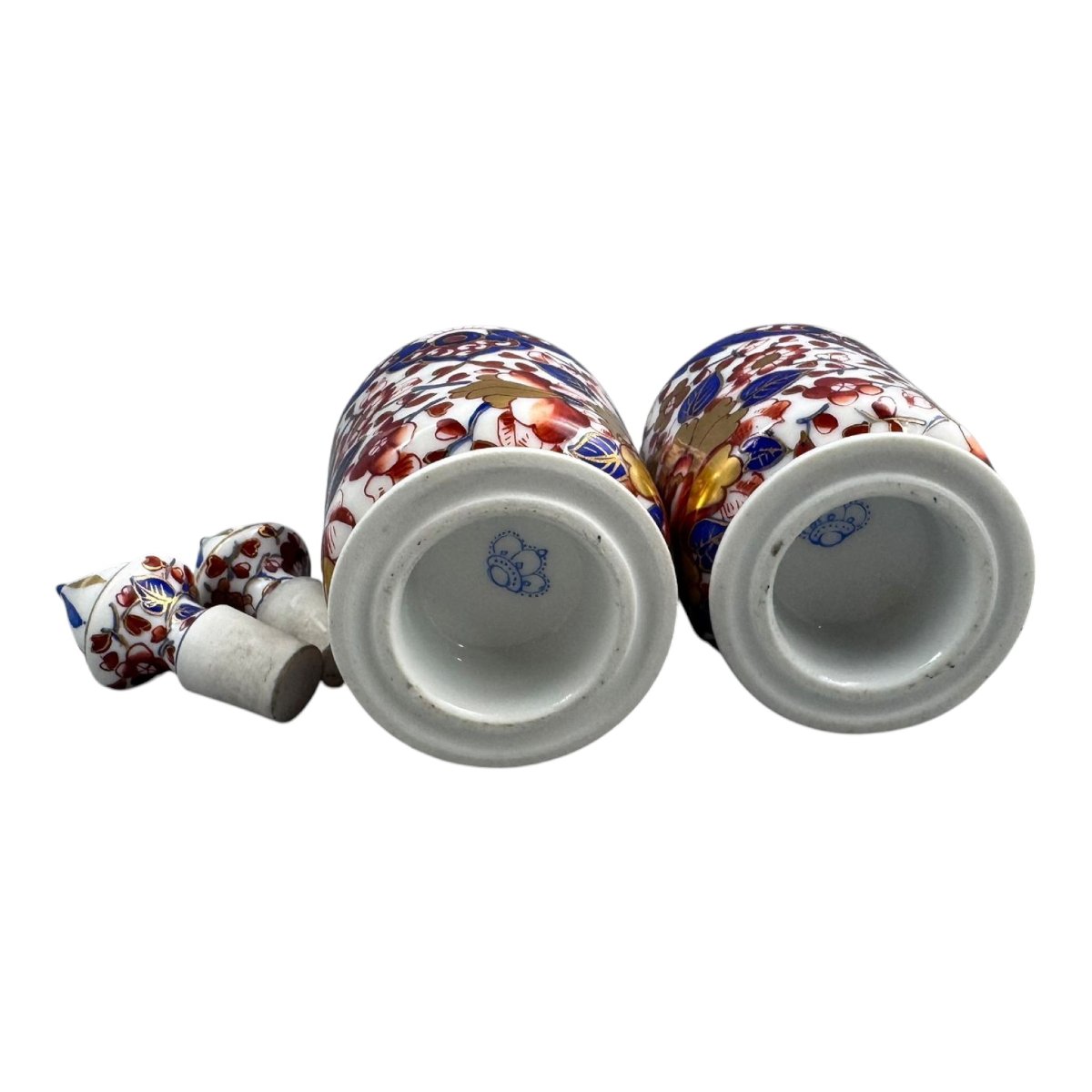 Paire de flacons à parfum en porcelaine de Dresde, dans le goût Imari, vers 1890–1910-photo-3
