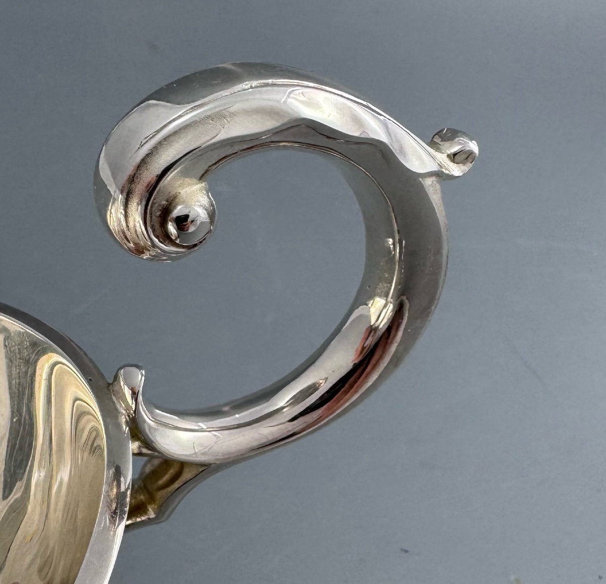 Service à sauce Mappin & Webb — Support en argent massif avec saucière et louche argentées-photo-7