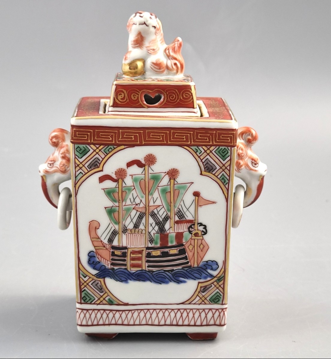 Rare Imari Porcelain Koro - Edo Period, Bakumatsu Period C.1860 - Nanban Subject