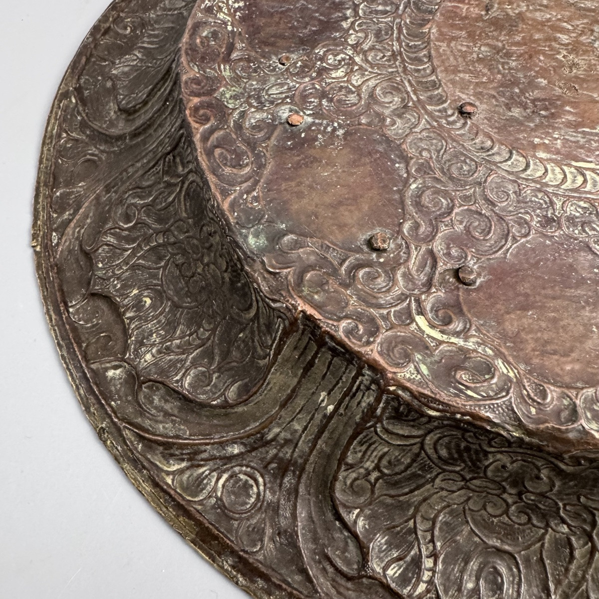 Large Tibetan Buddhist Dish In Repoussé Copper From The XIXᵉ Century, With Silver Dragon.-photo-1