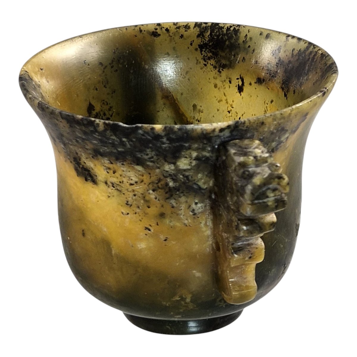 Coupe archaïsante chinoise en néphrite avec anses taotie, vers 1900–1910-photo-1