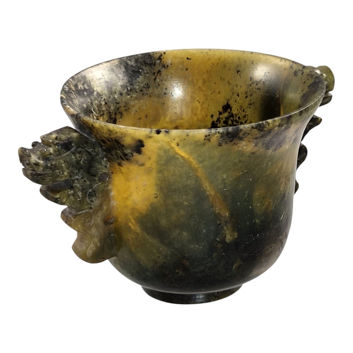 Coupe archaïsante chinoise en néphrite avec anses taotie, vers 1900–1910-photo-2