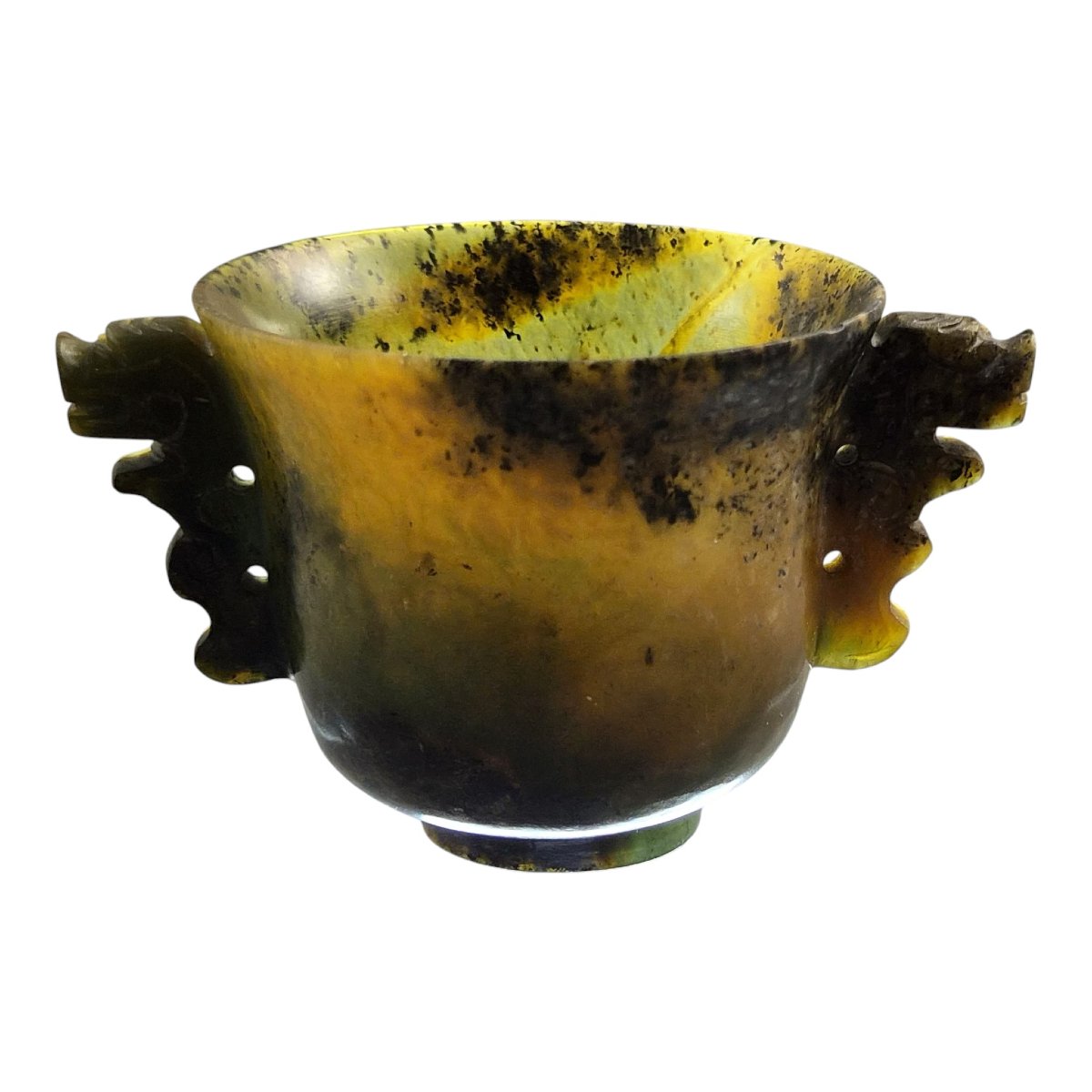 Coupe archaïsante chinoise en néphrite avec anses taotie, vers 1900–1910-photo-3