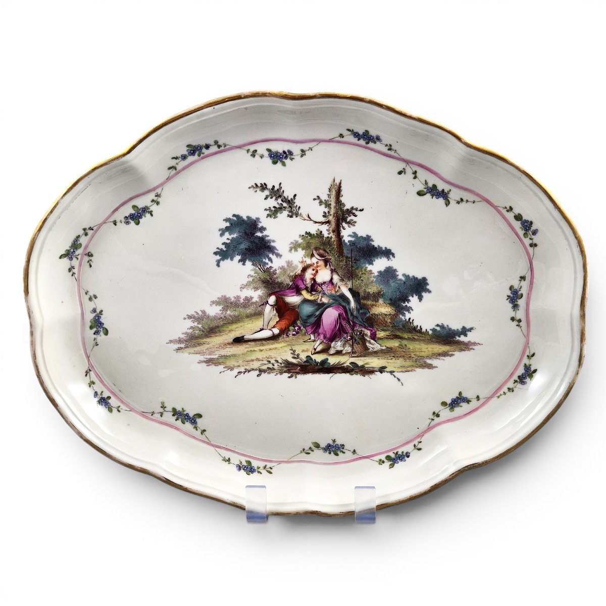 Plateau en porcelaine de Marseille attribué à Joseph-Gaspard Robert, XVIIIe siècle