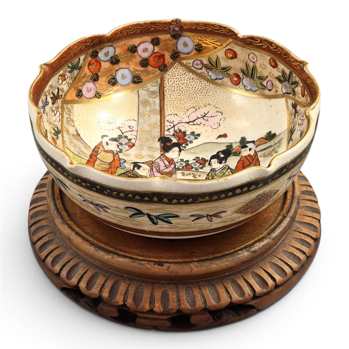 Petit bol Satsuma japonais à décor Hanami, Kyoto, époque Meiji, vers 1880–1895