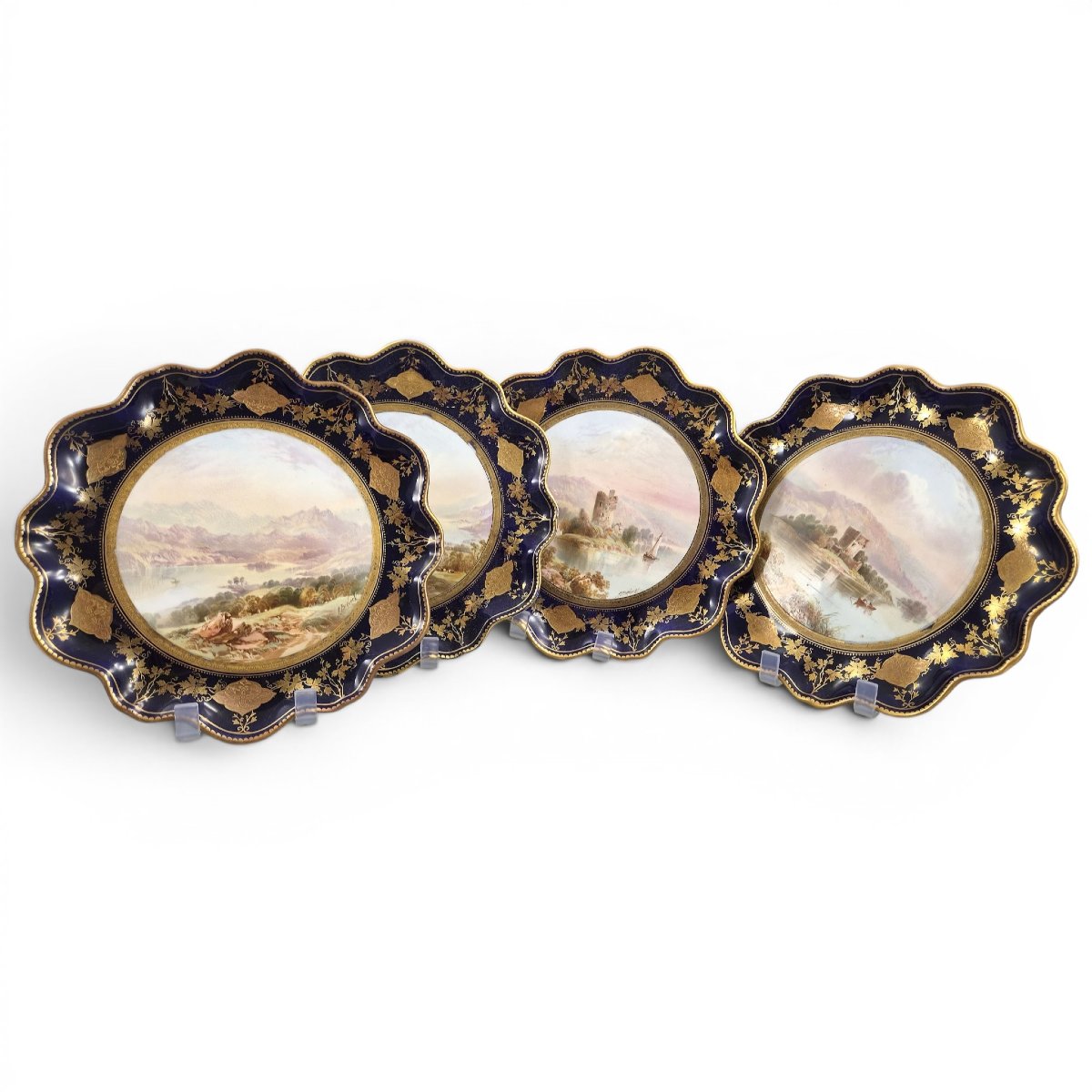 Suite de quatre assiettes de cabinet Aynsley peintes par Joseph Birbeck, vers 1888