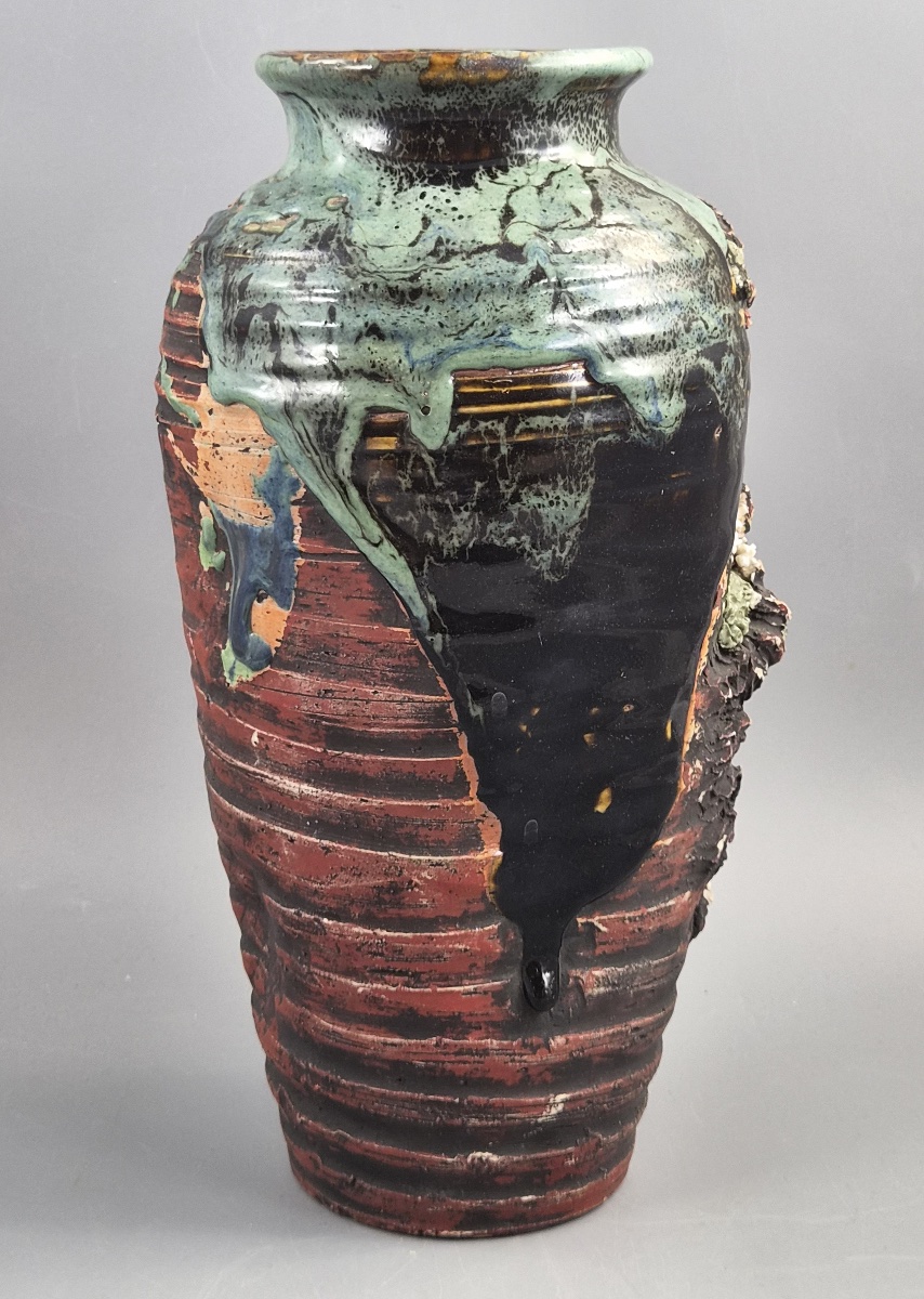 Vase japonais Sumida Gawa à décor sculptural de paysage avec cerf, Meiji–Taishō-photo-1