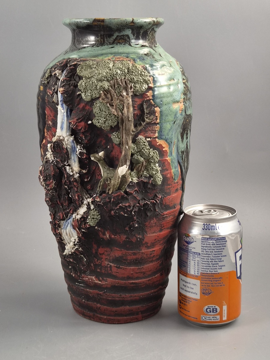 Vase japonais Sumida Gawa à décor sculptural de paysage avec cerf, Meiji–Taishō-photo-5