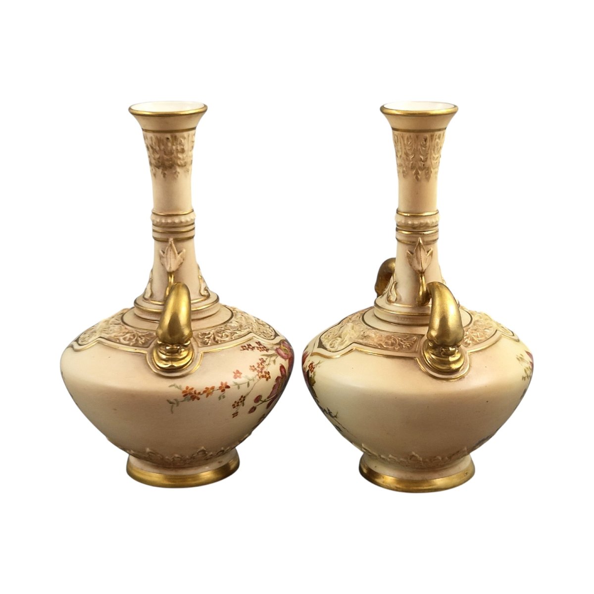 Paire de vases Royal Worcester à anses en dauphins, 1902 et 1903-photo-4