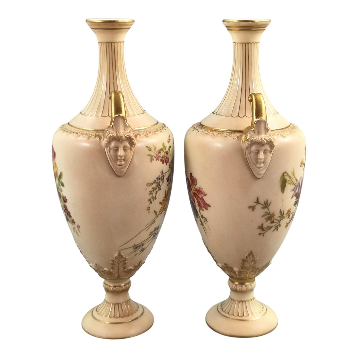 Paire de vases Royal Worcester en porcelaine blush ivory, décor floral, 1900-photo-4