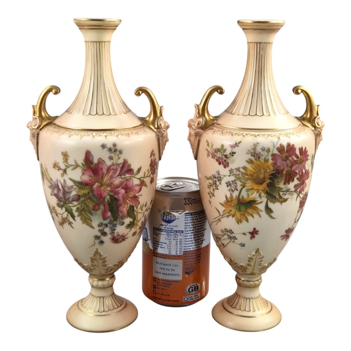 Paire de vases Royal Worcester en porcelaine blush ivory, décor floral, 1900-photo-8