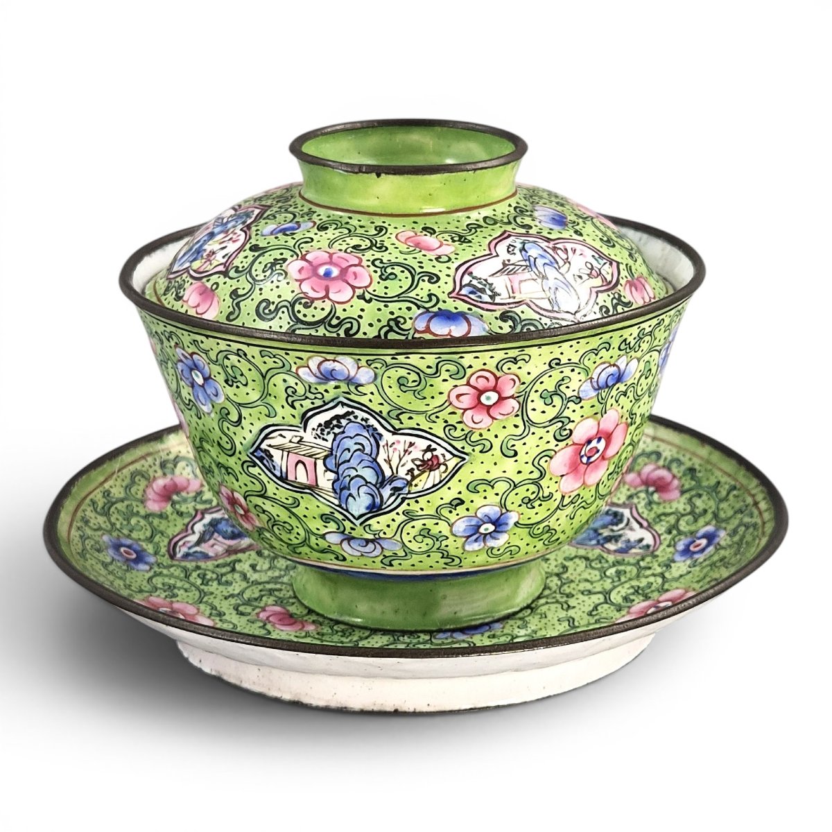 Gaiwan chinois en émaux de Canton, dynastie Qing, vers 1850–1860